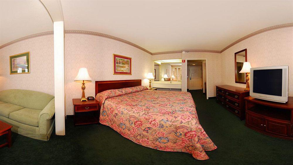 Clarion Inn Willow River Sevierville Esterno foto